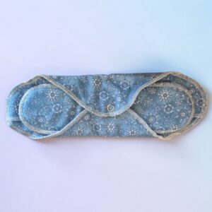 GladRags - Genanvendelig hygiejnebind dag Plus - lyseblå med snefnug - GladRags