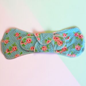 GladRags - Genanvendelig hygiejnebind Nat - Lyseblå med roser - GladRags